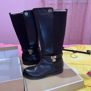 Michael Kors Girls Boots Chocolate Brown Color size 1